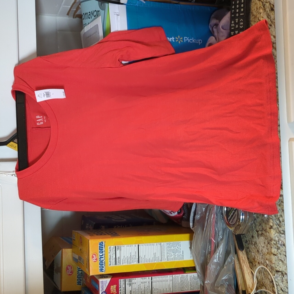 Bnwt Gap ribbed tee with adjustable opening in back red/orange color size Large
